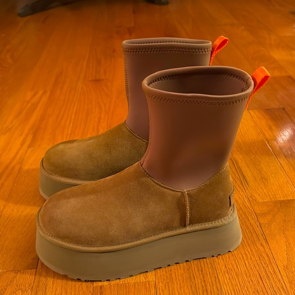 UGG Classic Dipper "Chesnut" Boots - Picture 2 of 6